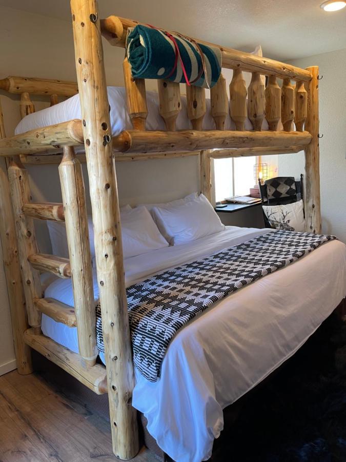 Yosemite Basecamp Ξενοδοχείο Groveland Εξωτερικό φωτογραφία